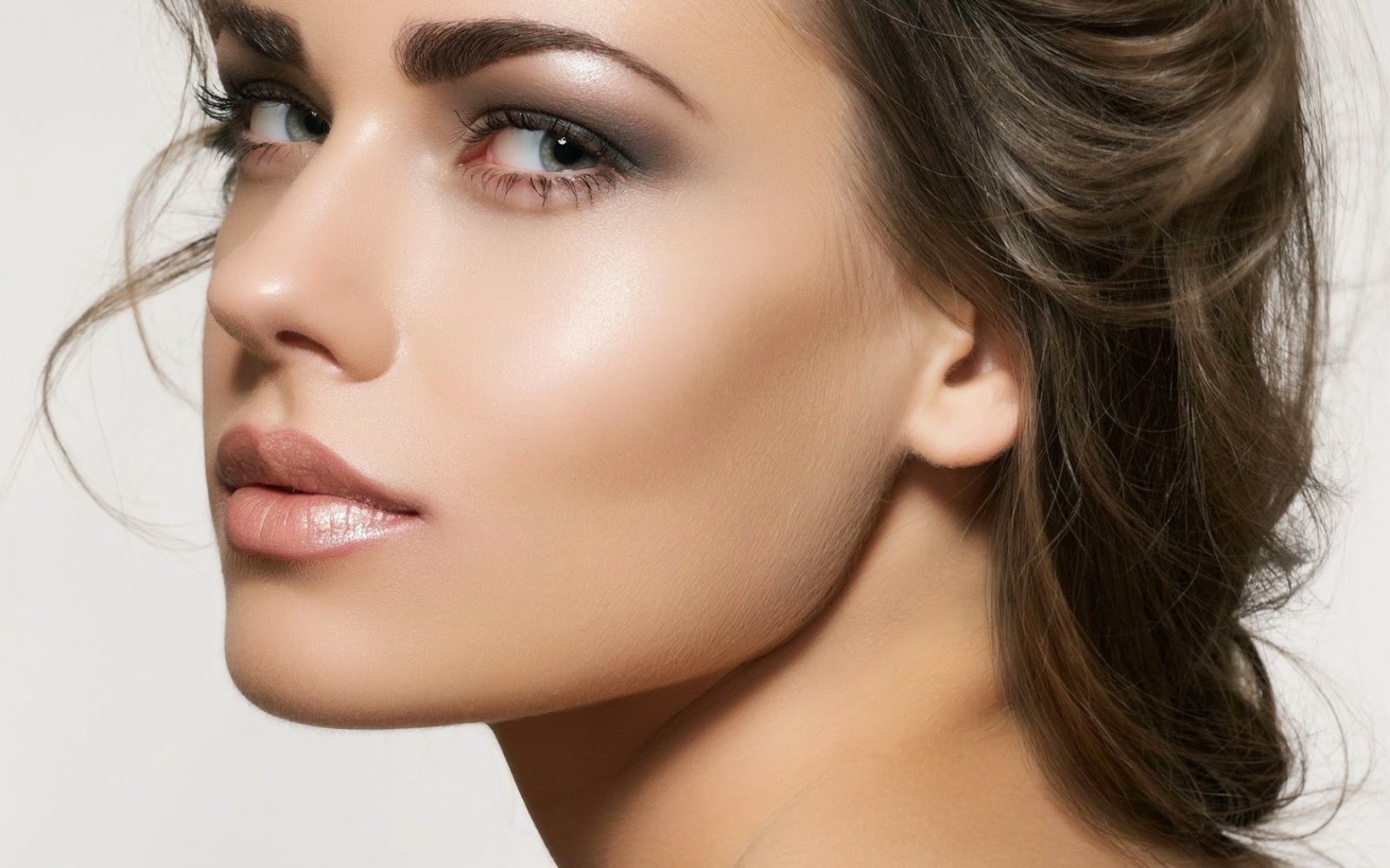 إزاي تحطي مكياج النهار بالخطوات