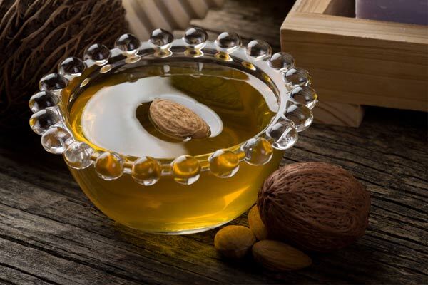 زيت اللوز الحلو