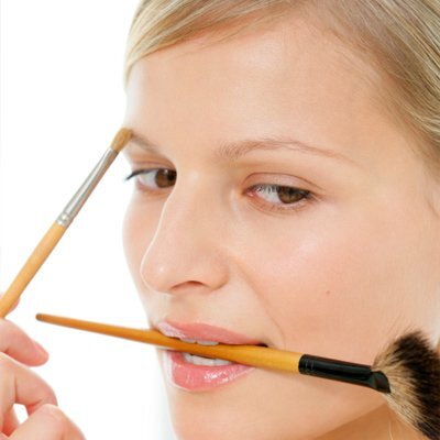 عشان تحددي الحواجب وتخليها اتقل