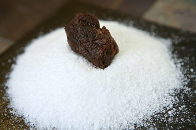 الملح الزيادة في اللحمة