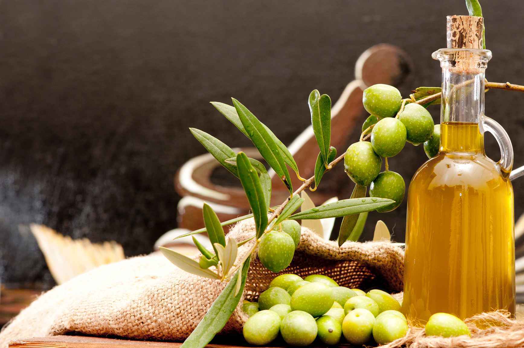 فوايد زيت الزيتون الصحية والجمالية