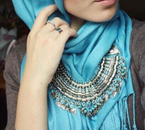 necklace مع الحجاب. 17