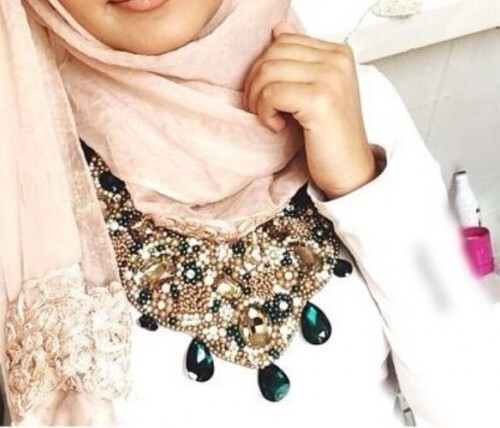 necklace مع الحجاب. 5