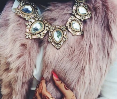 necklace مع الحجاب. 15