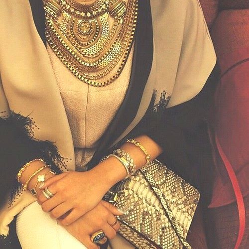 necklace مع الحجاب. 14