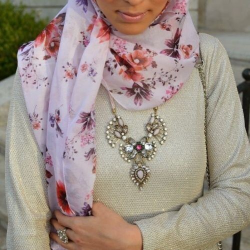 necklace مع الحجاب. 4