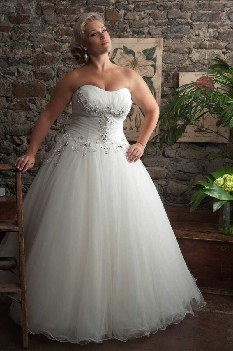 ستايل الفستان التل الـ strapless