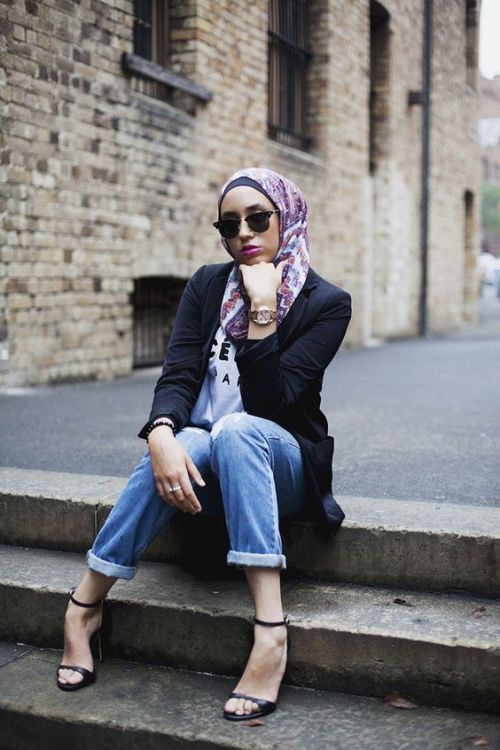 black blazer with boyfriend jeans hijab