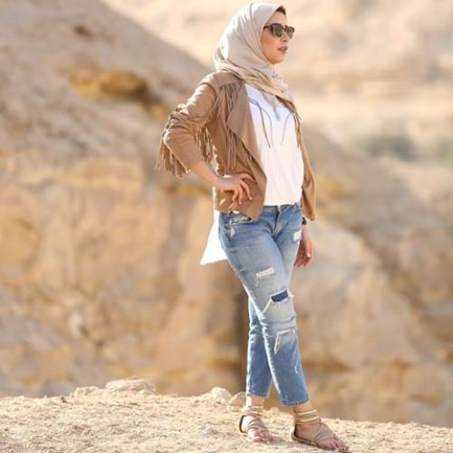 boyfriend jeans hijab and flat sandals