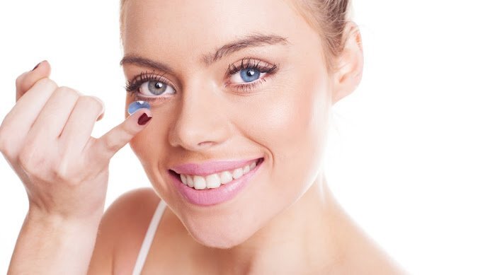10 غلطات بتعمليهم مع العدسات ممكن تضر عينك