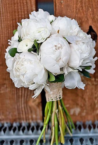 single bloom wedding bouquets andrew and jessica photographers