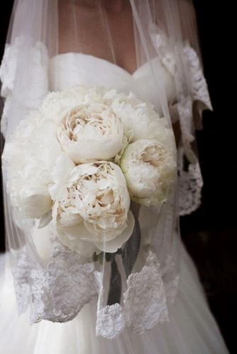 single bloom wedding bouquets axioo photography 3