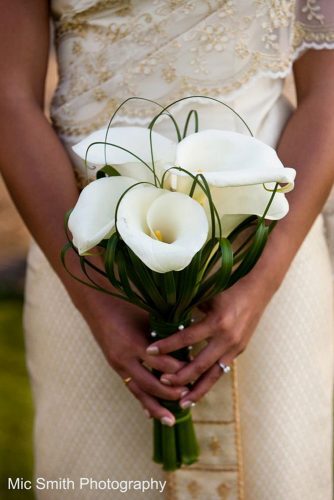 single bloom wedding bouquets mic mith photography 2