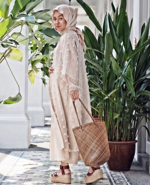 white jeans with hijab 5