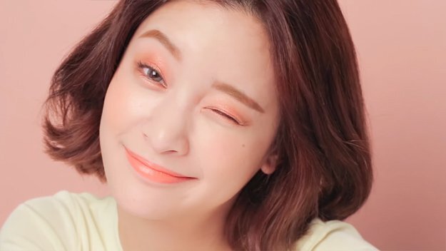peach makeup