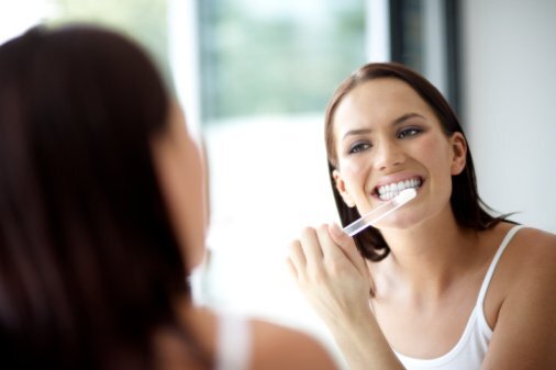 انك بتغسلى اسنانك بعد الاكل مباشرة
