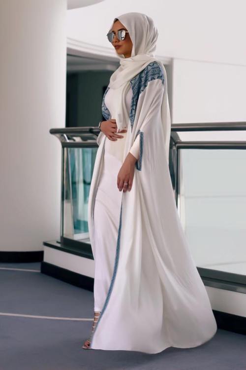 white chic abaya