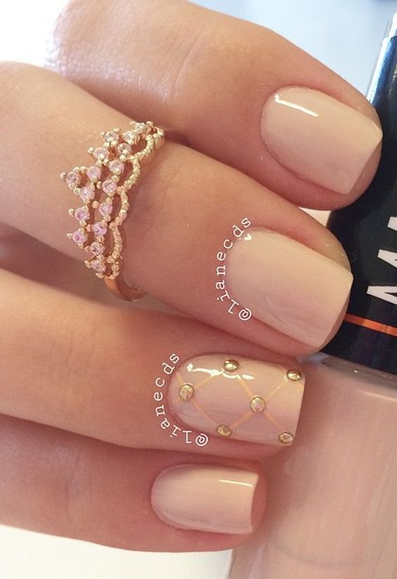 افكار لتصميم المانيكير النيود 50