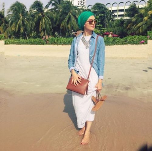 white dress with turban for the beach