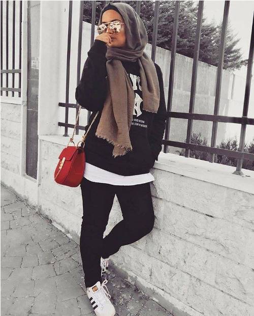 sweatshirt with hijab