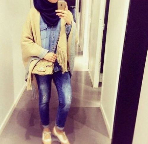 yellow cardigan with blue jeans