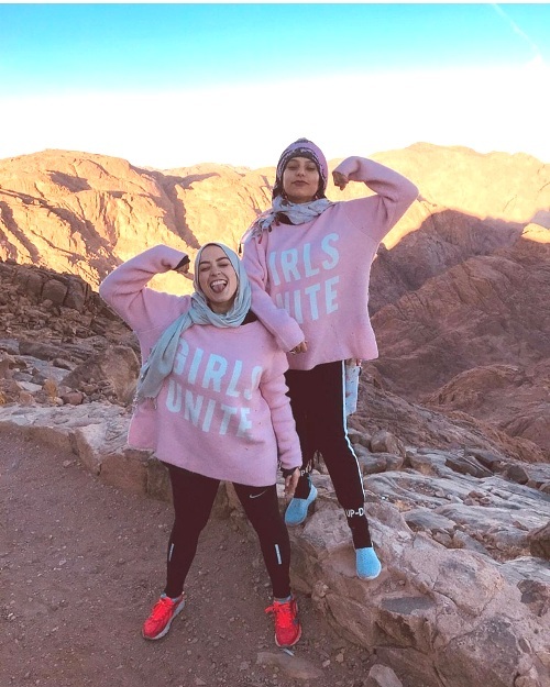 ال hoddies وال oversized sweater 18