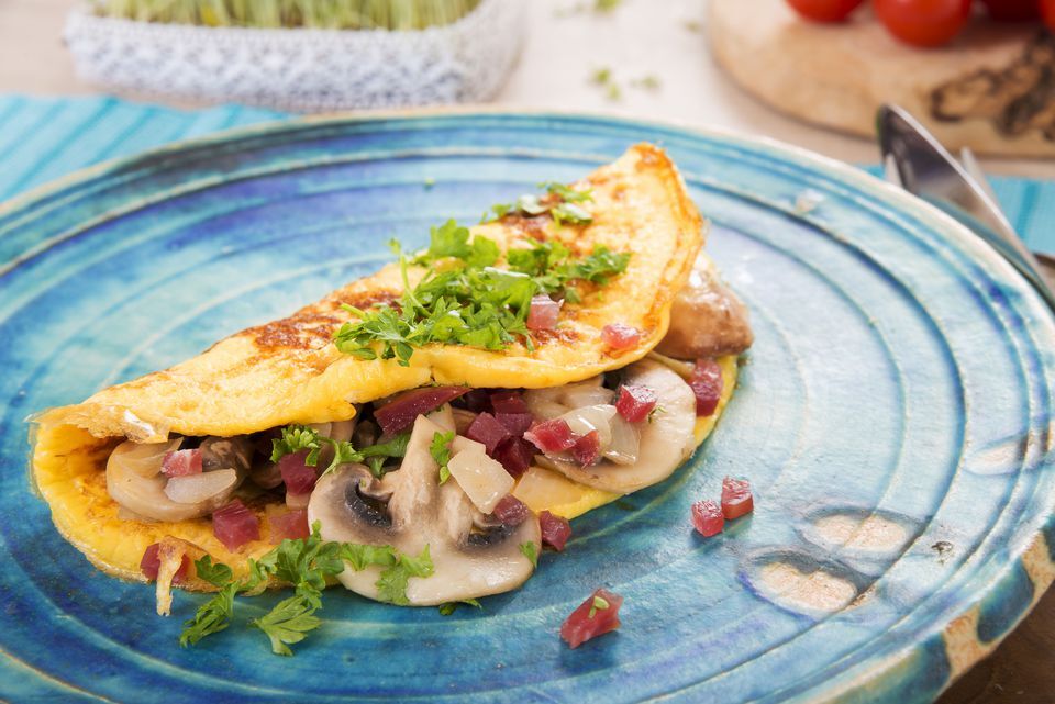 وصفة ازاى تعملى طبق بيض omelet مثالى فى خمس دقايق بس
