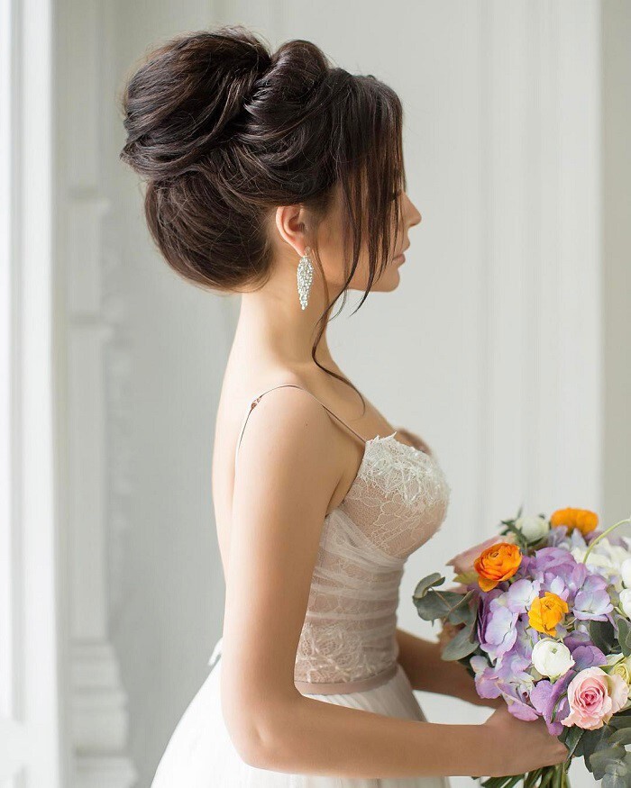 تسريحات Updos للعروسة للوك فريد ومميز