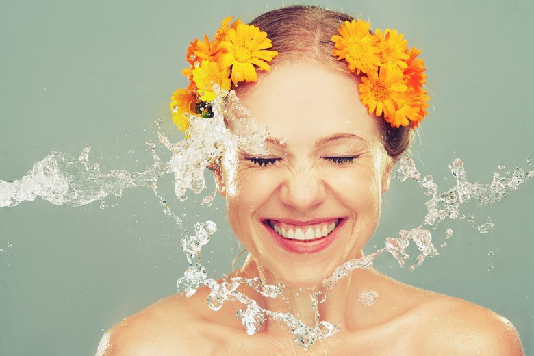 طرق عمل ميست للبشرة Face Mist لترطيبها وتجديدها والحفاظ على المكياج فترة اطول