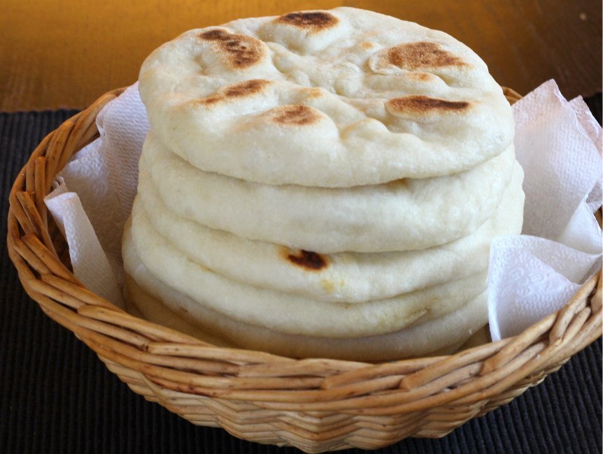 طريقة عمل الخبز العربي 2