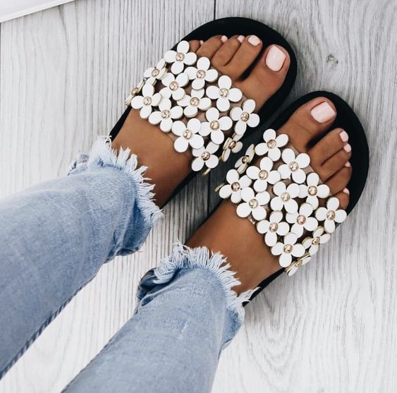 موضة ال slippers وال sliders لموسم الصيف 30