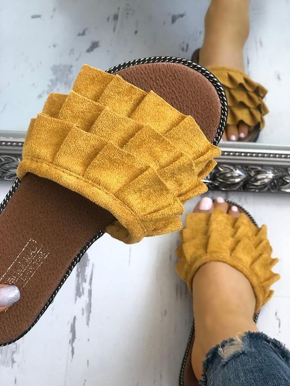 موضة ال slippers وال sliders لموسم الصيف 40