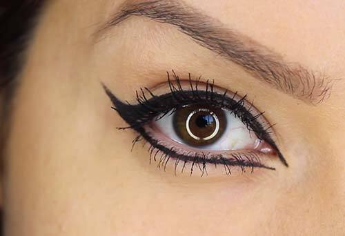طريقة رسم الايلاينر السائل للمبتدئين 11