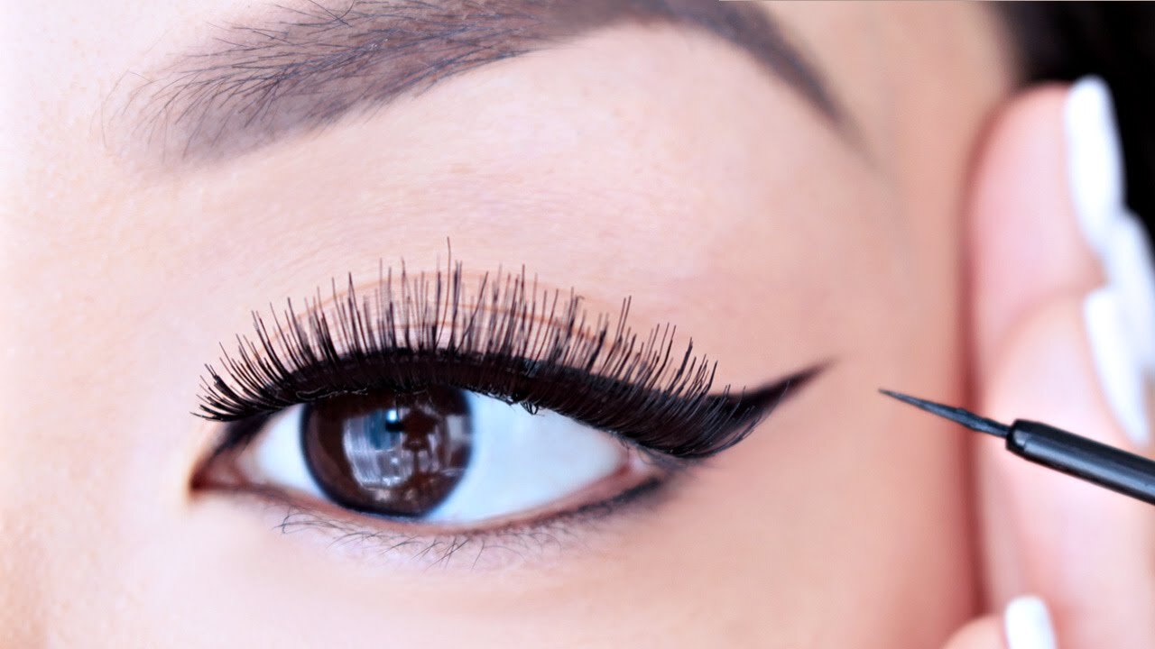 طريقة رسم الايلاينر السائل للمبتدئين 14