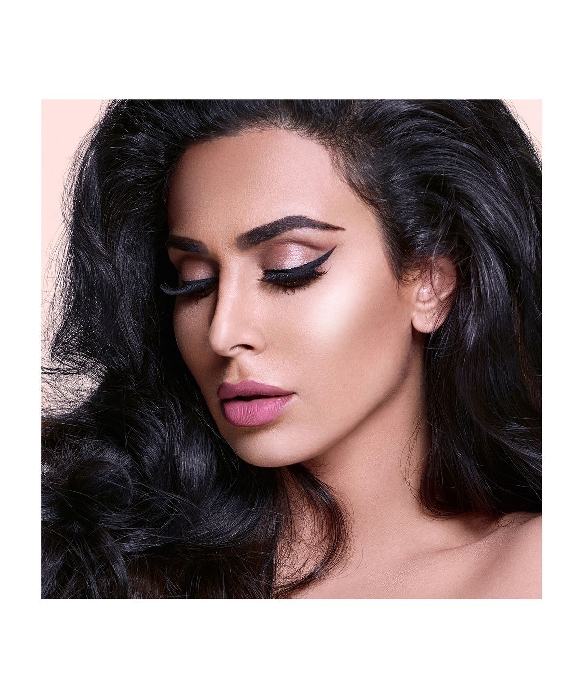 على طريقة Huda beautyازاى الأنف يبان أصغر بالمكياج  في 3 خطوات بس