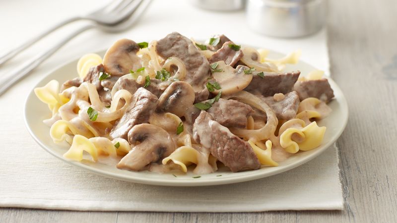 طريقة عمل المكرونة باللحمة والمشروم الكلاسيكية classic Beef Stroganoff
