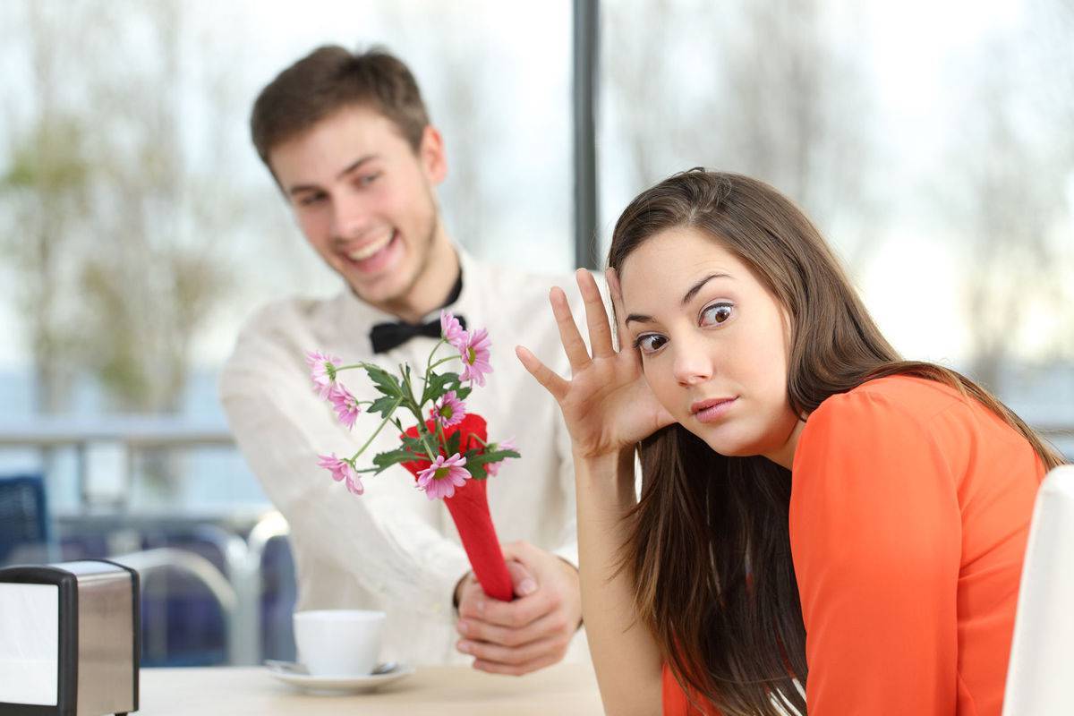 ليه بترفضي شخص لما تلاقيه مهتم بيكي زيادة عن اللزوم ؟