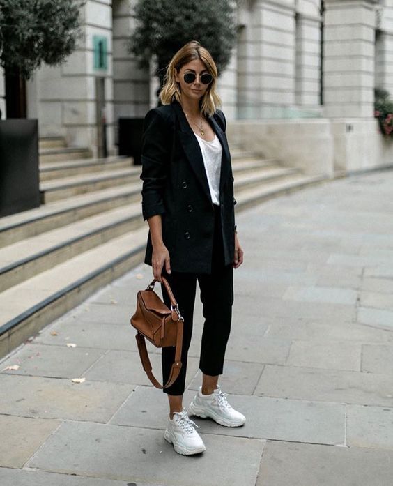 ازاي تلبسي ال chunky sneakers 24