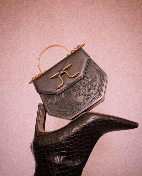 شنط من ماركة اختين 19