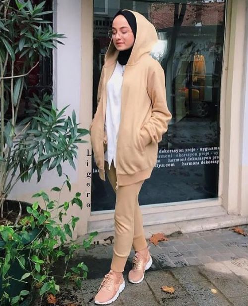 camel training suit