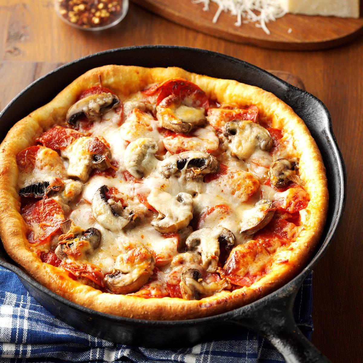 بالخطوات .. ازاي تعملي وصفة بيتزا الطبق الواحد او Down Deep Dish Pizza