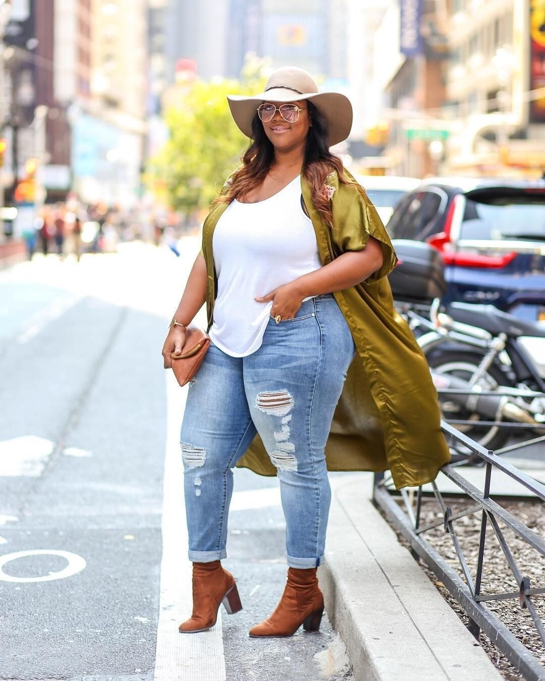 افكار لوك plus size للصيف 22