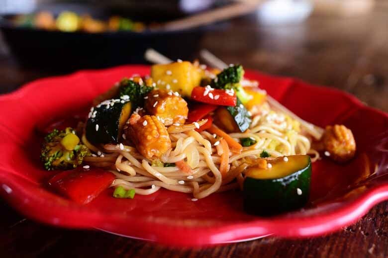 بالخطوات .. طريقة عمل خضروات ستير فراي اللذيذة Veggie Stir-Fry
