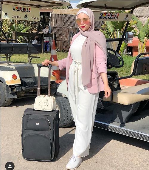hijab traveling style in pink