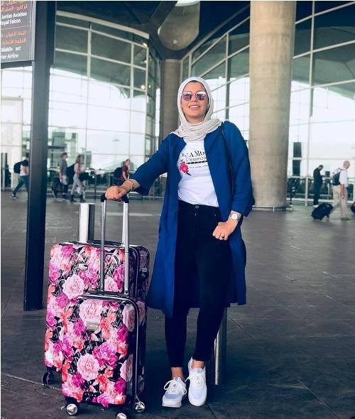 hijabi traveling style in sneakers