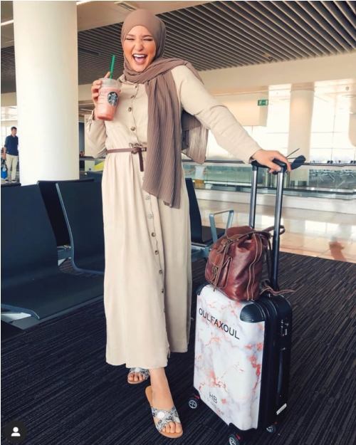 traveling hijabi style with dress