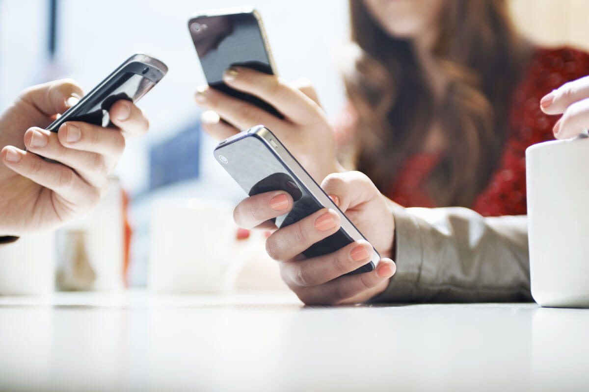 5 اخطاء كلنا بنعملهم واحنا بنستخدم الموبايل