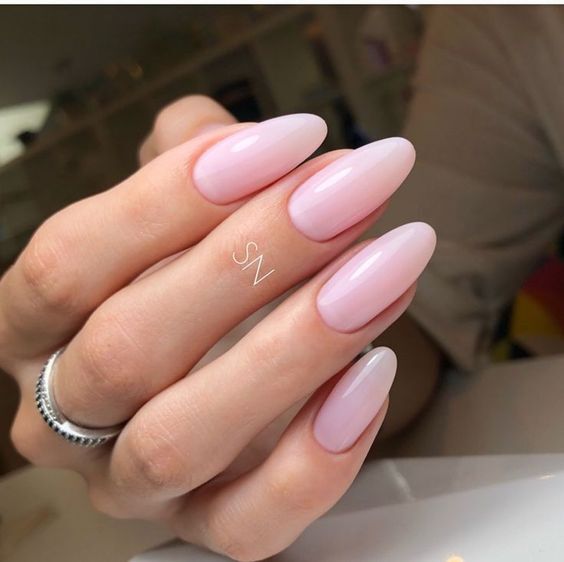 الأظافر البيضاوية Almoned shaped 1