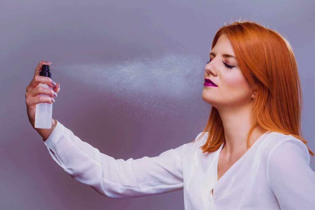 طرق لعمل سبراي لتثبيت المكياج للوك مكياج مثالي