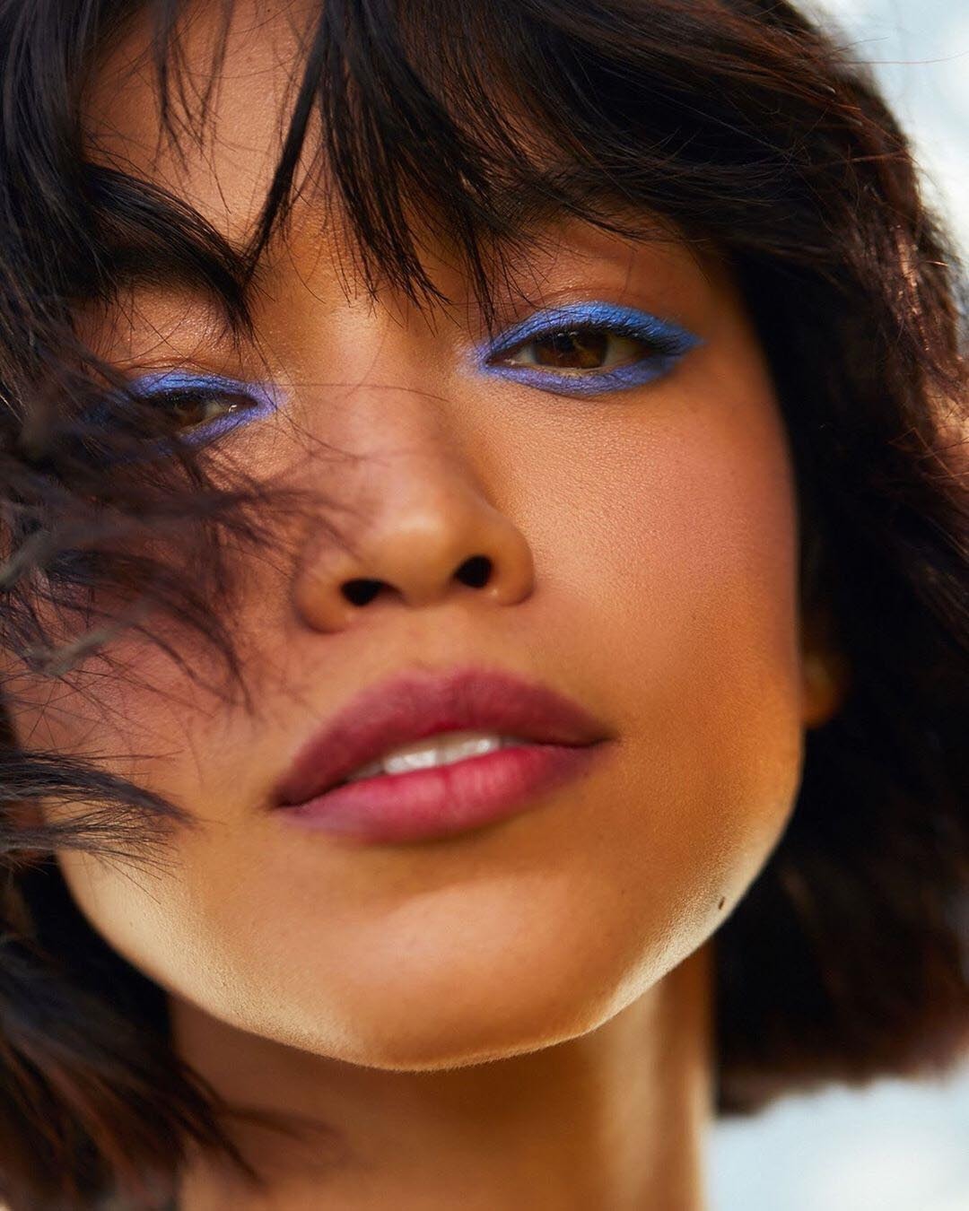 blue eyeliner 4